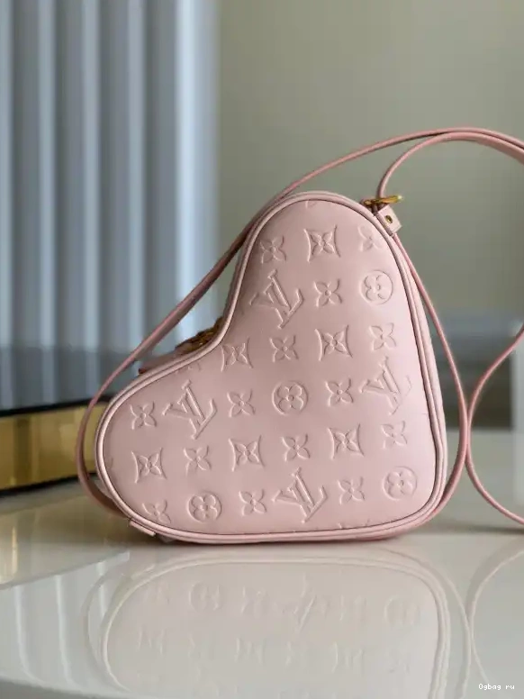 LIMITED LOUIS - VUITTON EDITION SAC CŒUR 0628